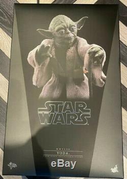 Custom R2D2 + Hot toys Yoda Empire Strikes Back ESB Star Wars 1/6 Scale