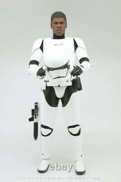 Hot Toys Custom 16 Finn (Stormtrooper) Star Wars The Force Awakens Figure