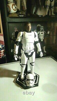 Hot Toys Custom 16 Finn (Stormtrooper) Star Wars The Force Awakens Figure