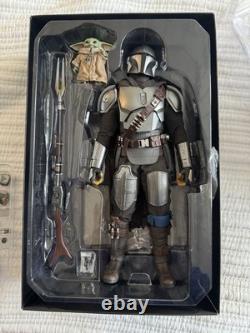 Hot Toys Mandalorian + Custom Pieces