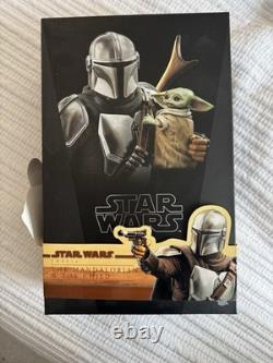 Hot Toys Mandalorian + Custom Pieces