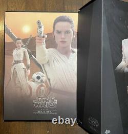 Hot Toys Movie Masterpiece Star Wars The Force Awakens Rey & BB-8 1/6 Figure