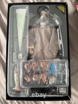 Hot Toys Qui-Gon Jinn MMS525 With Custom LED Lightsaber