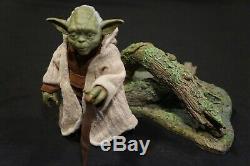 Sideshow Star Wars 1/6 Yoda figure with custom LED Lightsabre + more accessories