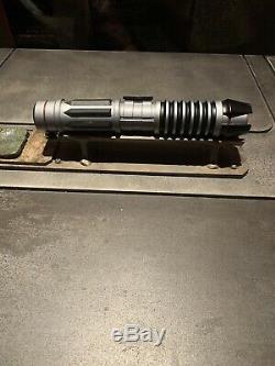 Star Wars Galaxys Edge Savis Workshop Custom Lightsaber + Pin/Sheath Kyber